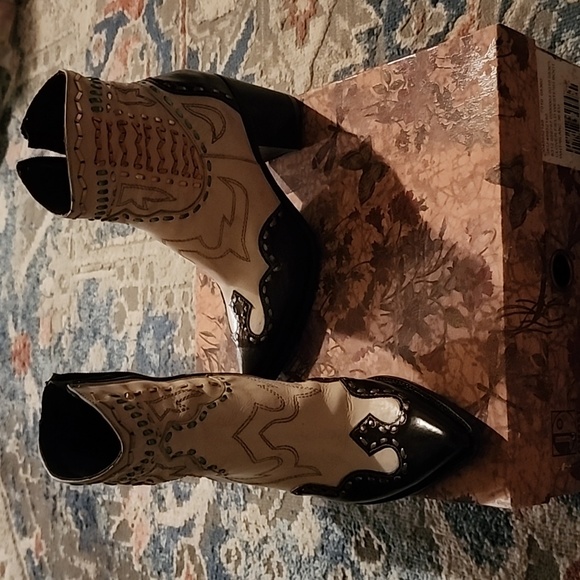 Booties - Picture 4 of 4